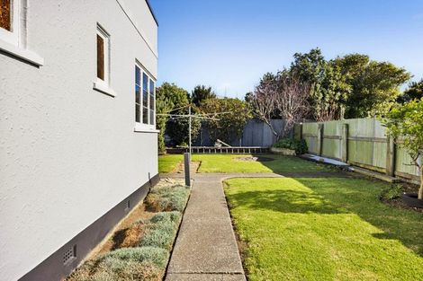 Photo of property in 32 Leicester Street, Patea, 4520