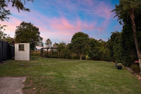 Photo of property in 18 Grassmere Road, Henderson Valley, Auckland, 0612