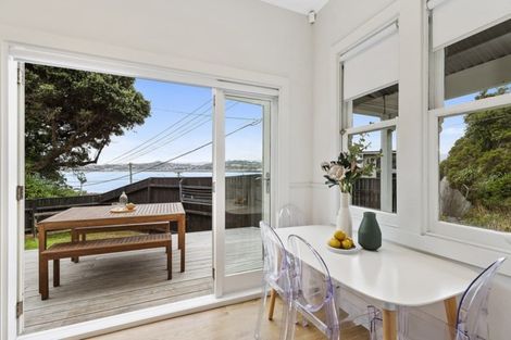 Photo of property in 8a Hungerford Road, Lyall Bay, Wellington, 6022