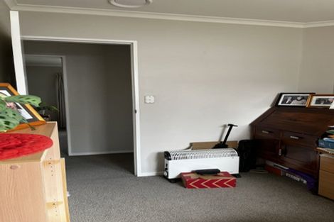 Photo of property in 32 Somerset Crescent, Highbury, Palmerston North, 4412