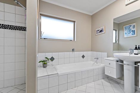 Photo of property in 12 Parkwood Place, Huntington, Hamilton, 3210