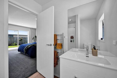 Photo of property in 2 Midsummer Avenue, Stratford, 4332