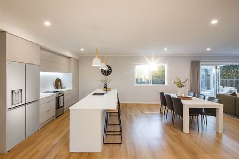 Photo of property in 82 Grey Street, Cambridge, 3434