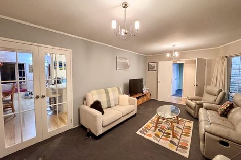 Photo of property in 6 Mosman Place, Chatswood, Auckland, 0626