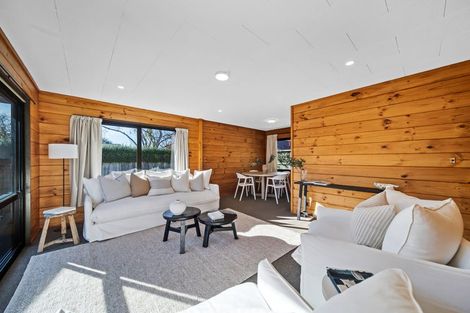 Photo of property in 2/74 Aorangi Road, Bryndwr, Christchurch, 8053