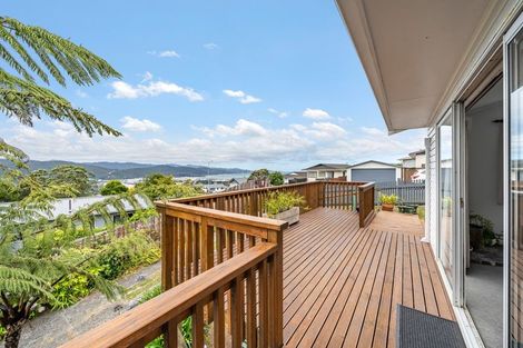Photo of property in 6 Eastview Grove, Normandale, Lower Hutt, 5010