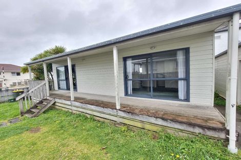 Photo of property in 420 Old Te Atatu Road, Te Atatu Peninsula, Auckland, 0610