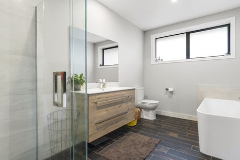 Photo of property in 43r Oceana Drive, Welcome Bay, Tauranga, 3175