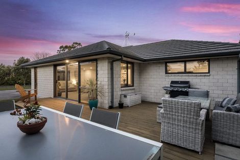 Photo of property in 15 Ian Place, Waihi Beach, 3611
