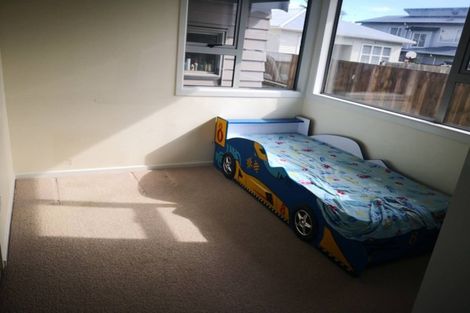 Photo of property in 16a Karamu Street, Te Atatu Peninsula, Auckland, 0610