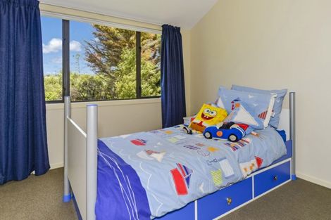 Photo of property in 6 Rising Parade, Fairview Heights, Auckland, 0632