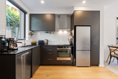 Photo of property in 10 Rua Kai Way, Brooklyn, Wellington, 6021