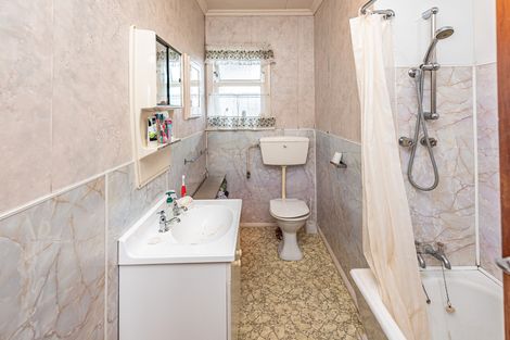 Photo of property in 4 Tongariro Street, Castlecliff, Whanganui, 4501