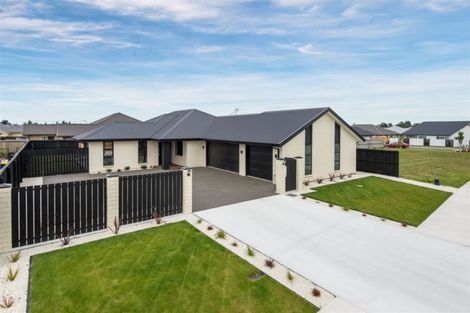 Photo of property in 4 Old Farm Place, Rangiora, 7400