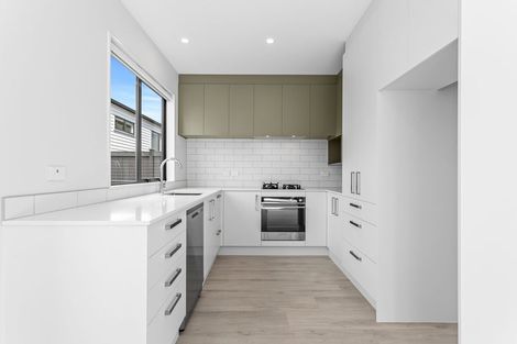 Photo of property in 22 Port Way, Rosehill, 2113