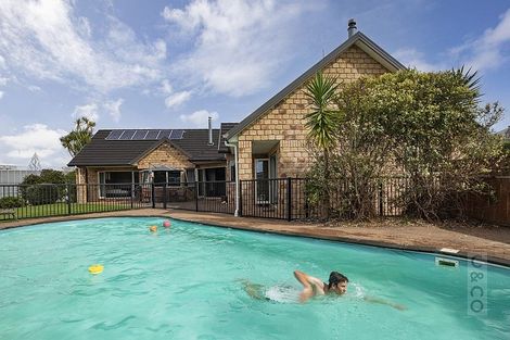 Photo of property in 17 Deacon Road, Riverhead, Kumeu, 0892