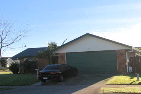 Photo of property in 99 Moyrus Crescent, East Tamaki Heights, Auckland, 2016