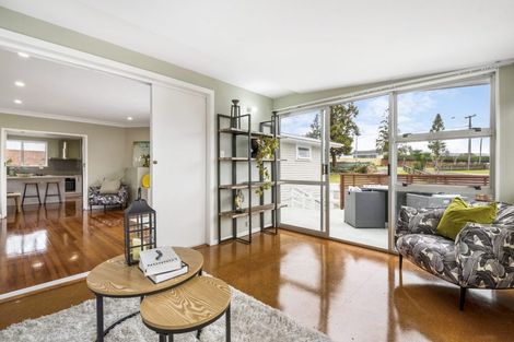 Photo of property in 1/46 Sunnynook Road, Sunnynook, Auckland, 0620