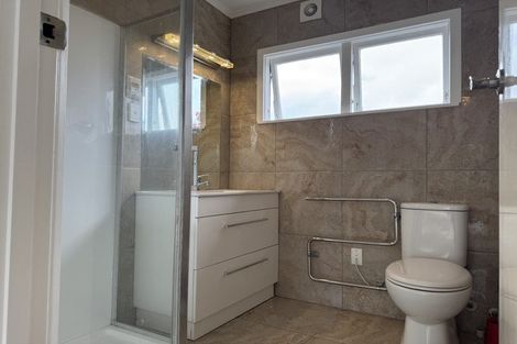 Photo of property in 16 Cheval Drive, Totara Vale, Auckland, 0629