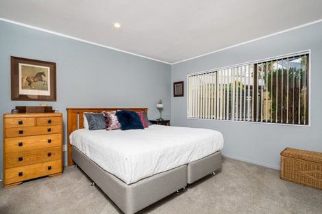 Photo of property in 7 Juneau Place, Glendene, Auckland, 0602