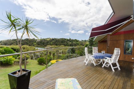 Photo of property in 106 Kemp Road, Massey, Auckland, 0614
