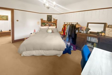 Photo of property in 76 Sandwich Road, Beckenham, Christchurch, 8023