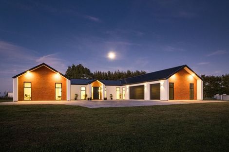 Photo of property in 11 Te Kahu Lane, Halcombe, 4779