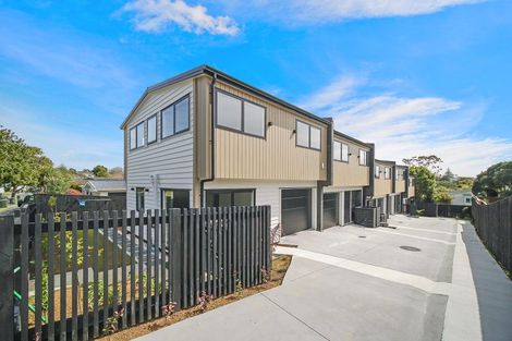 Photo of property in 57 Chatsworth Crescent, Pakuranga Heights, Auckland, 2010