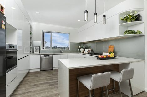 Photo of property in 5 Sunrise Avenue, Murrays Bay, Auckland, 0630