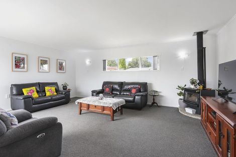 Photo of property in 6 Taioma Crescent, Te Atatu Peninsula, Auckland, 0610