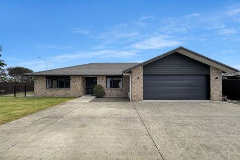 Photo of property in 35 Whitney Place, Rototuna North, Hamilton, 3210