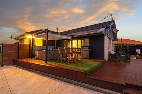 Photo of property in 32 Inwoods Road, Parklands, Christchurch, 8083