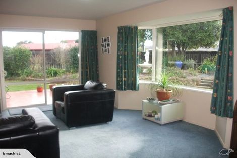 Photo of property in 2 Harrod Place, Rangiora, 7400