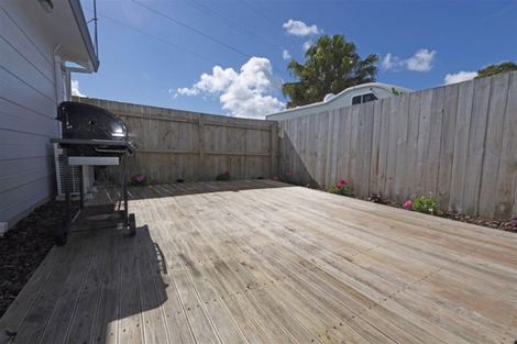 Photo of property in 3 Lori Place, Massey, Auckland, 0614