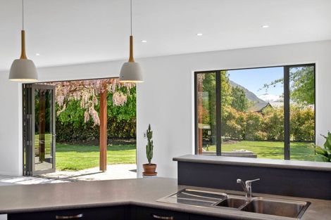 Photo of property in 5 Ironview Lane, Wanaka, 9382