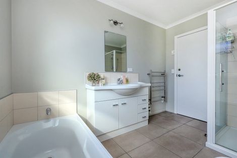 Photo of property in 2a Goddard Lane, Havelock North, 4130