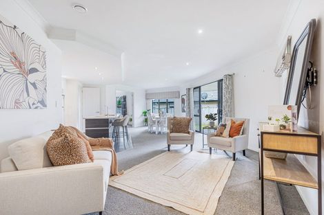 Photo of property in 10 Pititi Lane, Kumeu, 0810