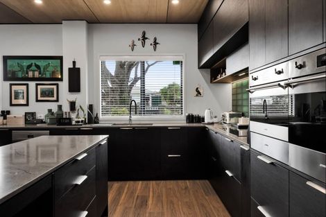 Photo of property in Headlands Opunake, 32 Fox Street, Opunake, 4616