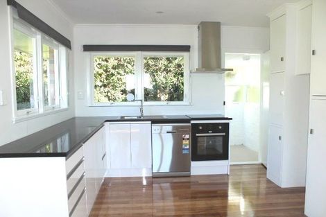 Photo of property in 61 Ocean View Road, Hillcrest, Auckland, 0627