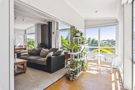 Photo of property in 11 Teoti Street, Paraparaumu Beach, Paraparaumu, 5032