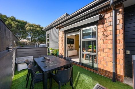 Photo of property in 18 Galea Grove, Kelvin Grove, Palmerston North, 4414