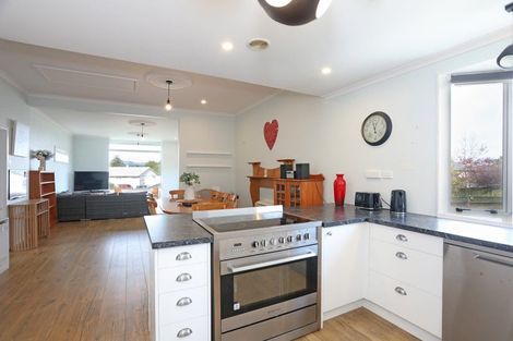 Photo of property in 25 Dahlstrom Grove, Kelvin Grove, Palmerston North, 4414