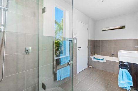 Photo of property in 7 Merani Street, Narrow Neck, Auckland, 0622