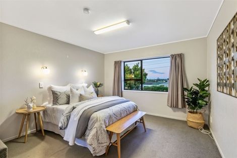 Photo of property in 1/2 Northall Road, New Lynn, Auckland, 0600