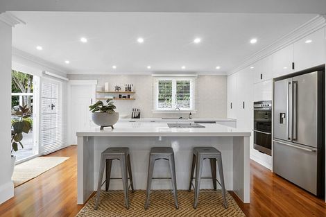 Photo of property in 70 Morley Street, New Plymouth, 4310