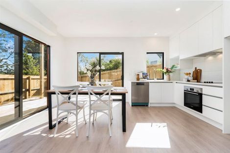 Photo of property in 4a Flaunty Place, West Harbour, Auckland, 0618