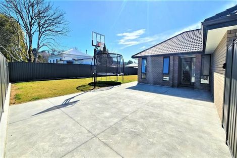 Photo of property in 2 Bibby Street, Waipawa, 4210