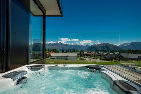 Photo of property in 15 Little Alpha Loop, Wanaka, 9305
