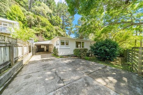 Photo of property in 96 Pinehaven Road, Pinehaven, Upper Hutt, 5019