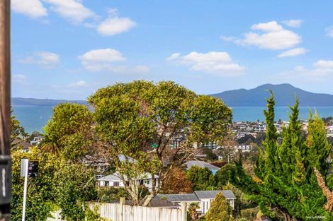 Photo of property in 2/145 Carlisle Road, Northcross, Auckland, 0632